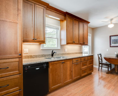 3235-pierce-st-ne-kitchen